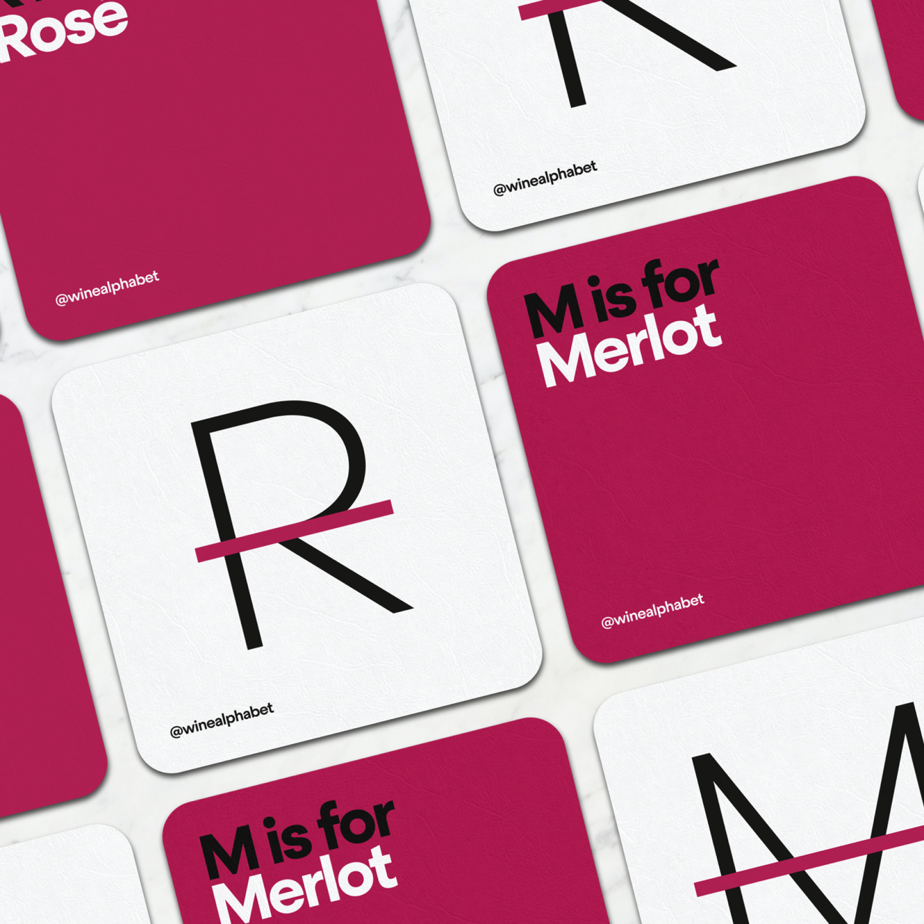 <span><span>Mockup de los posavasos corporativos del proyecto WINE ALPHABET. Dise&ntilde;ado por el estudio esiete de branding y comunicaci&oacute;n.</span></span>